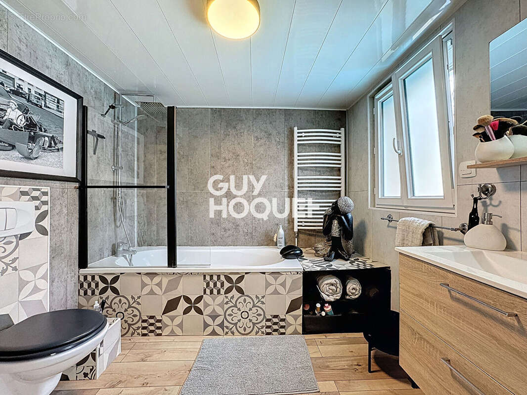 Maison à SAINT-ETIENNE-DU-ROUVRAY