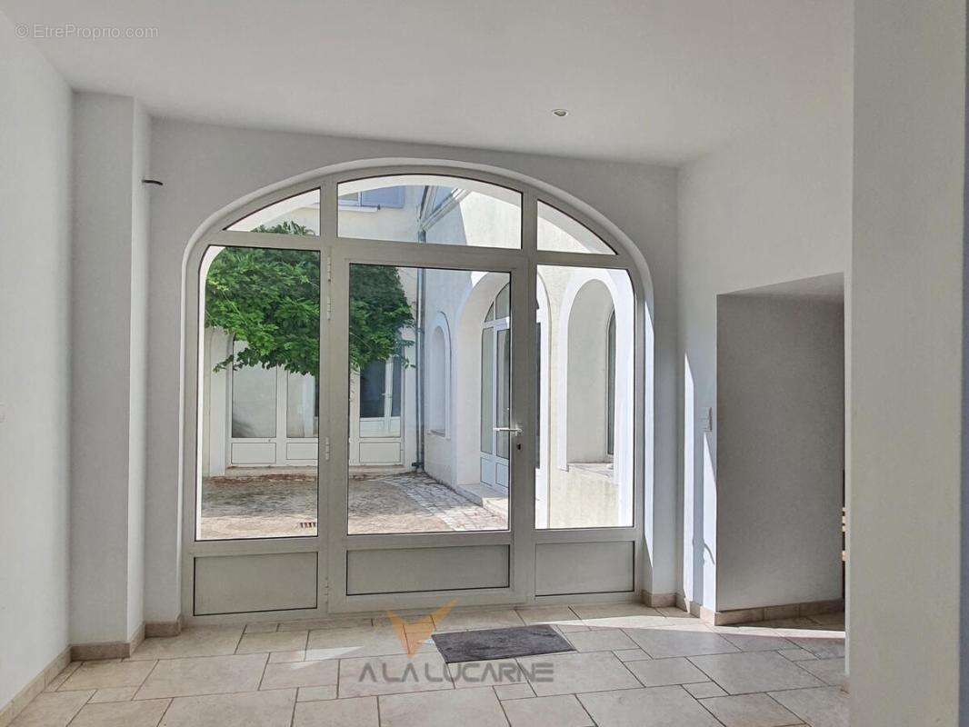 Maison 256 m² à Joue-Les-Tours  - photo 16
