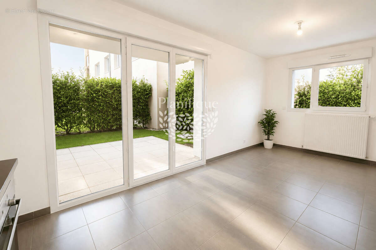 T2 rez de jardin a Cranves Sales - photo 2