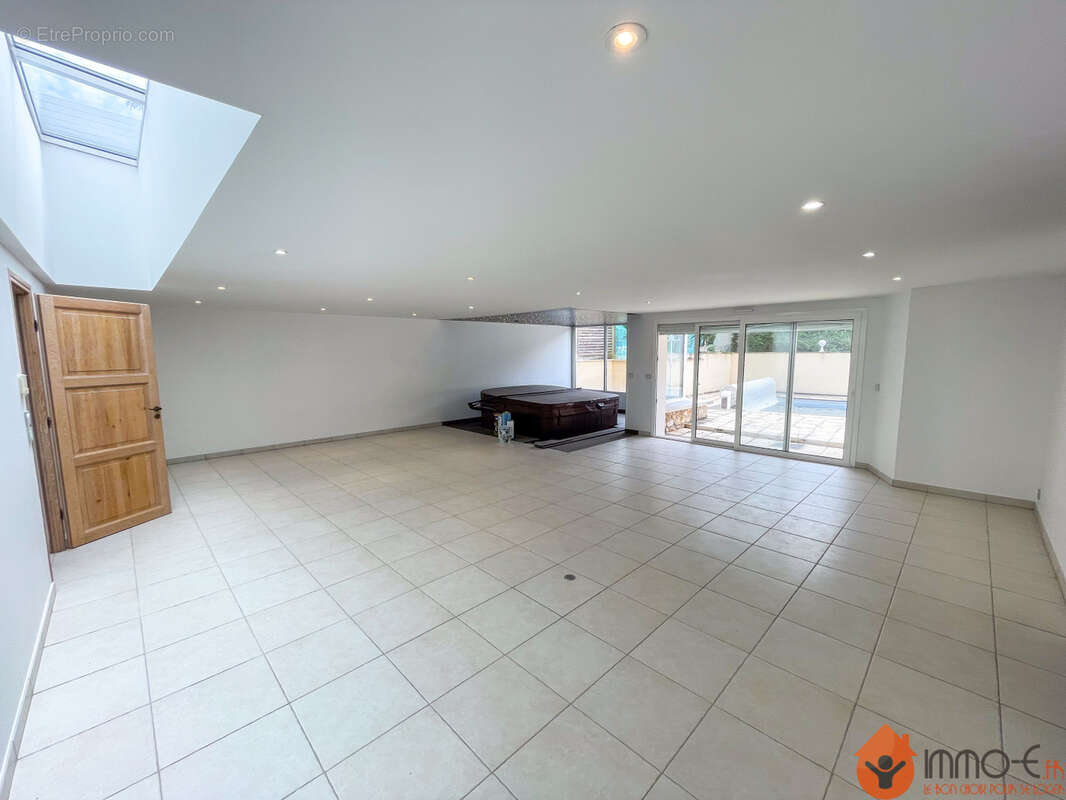 Maison à NANTEUIL-LES-MEAUX