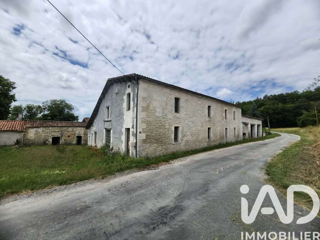 Maison 200 m² à Cherval  - photo 2