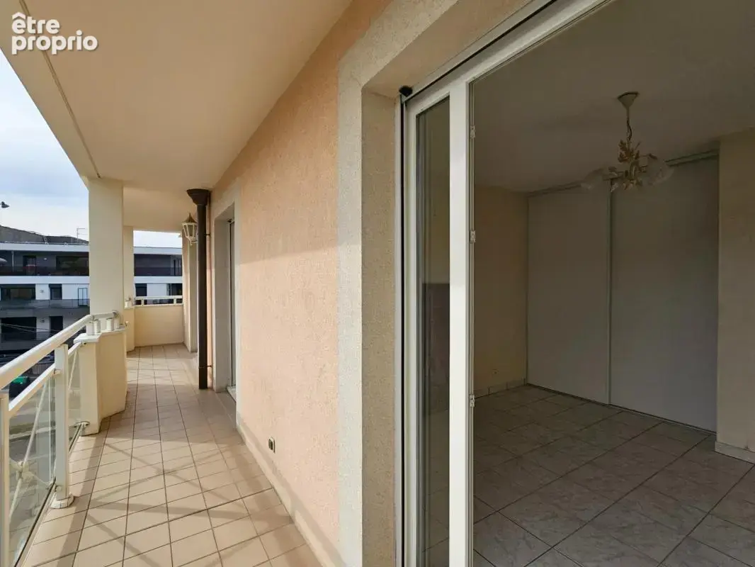 Vétraz Monthoux - Proximité Genève - T3 au dernier étage - 75 m² - Terrasse - Balcon - Garage fermé – Cave - photo 9