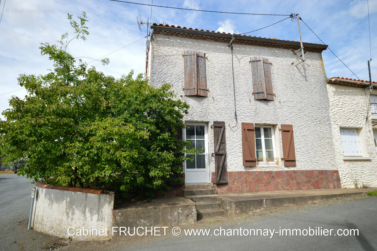 Maison à BOURNEZEAU