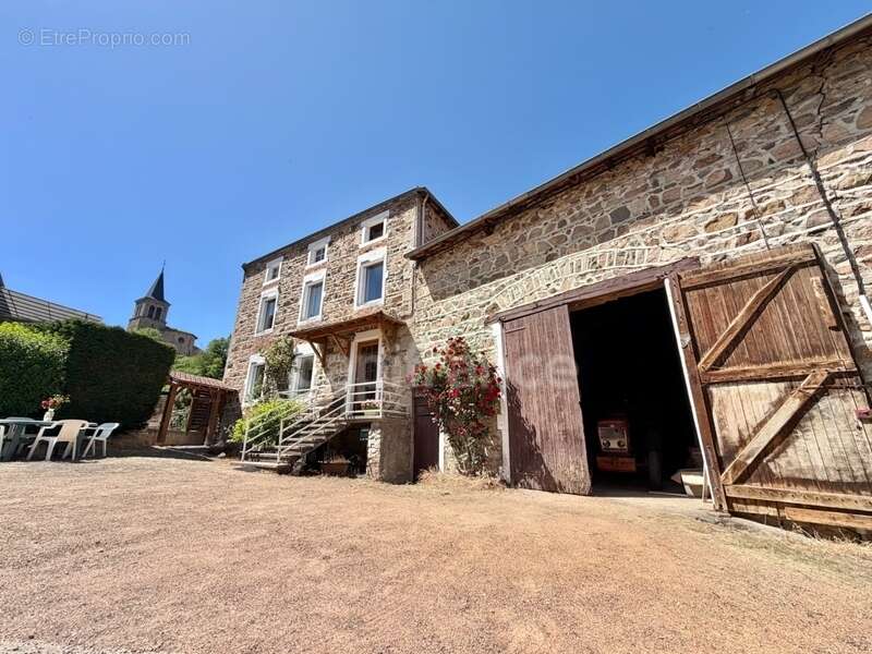 Maison de bourg de 100 m2, 3 chambres, terrain attenant de 371 m2 + 2450 m2 indépendant, 200 m2 de dépendances, caves, fibre opt - photo 28