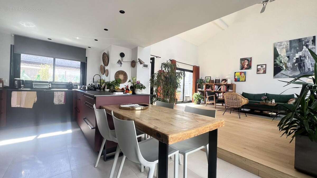 Photo 8 - Maison à LA TOUR-DE-SALVAGNY