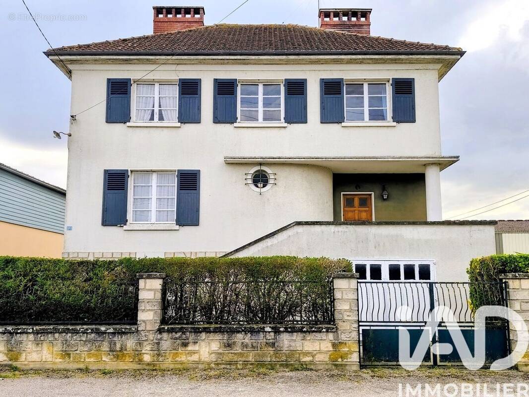Maison 150 m² à Louze  - photo 1