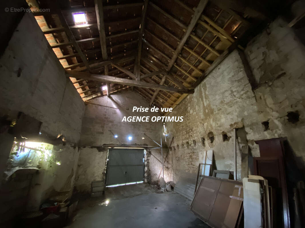A vendre : Maison de ville à rénover avec dépendances, VILLENEUVE LA GUYARD - photo 13