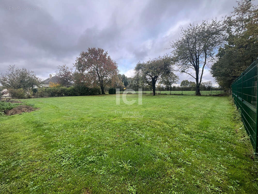 Terrain à TREILLIERES