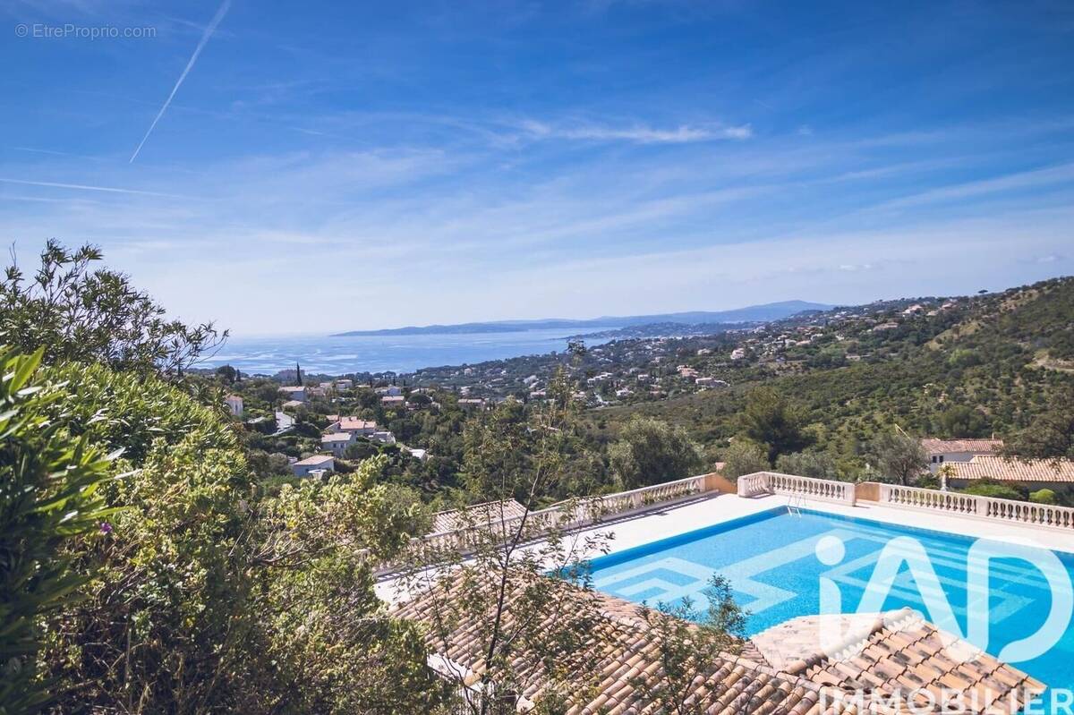 Photo 1 - Appartement à ROQUEBRUNE-SUR-ARGENS