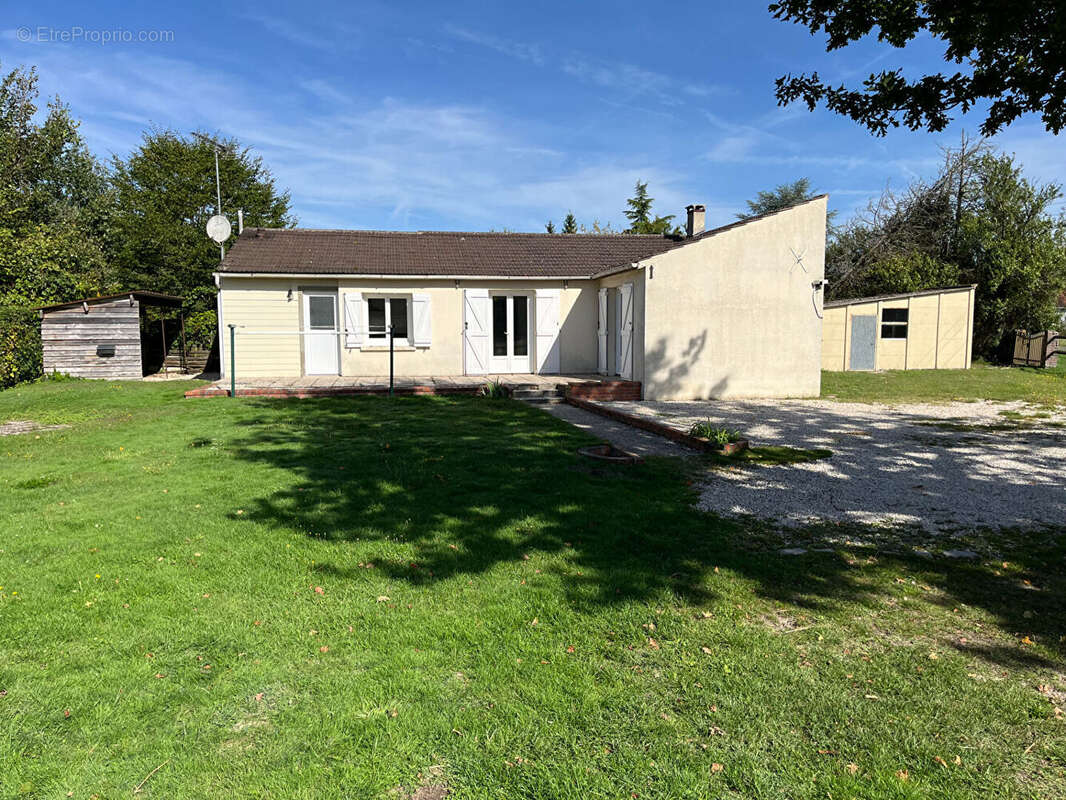 Maison à CHEVILLON-SUR-HUILLARD