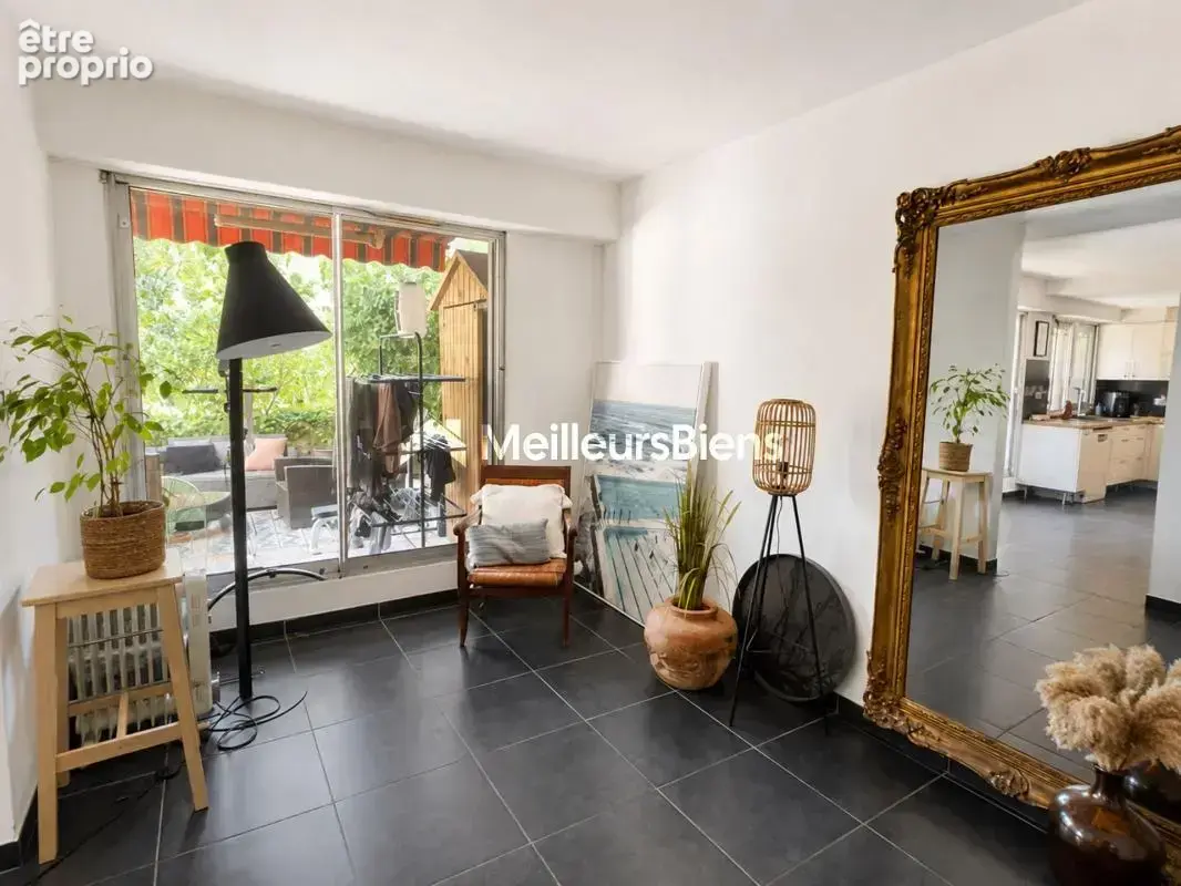 T4/T5 d’exception en rez-de-jardin avec vue dégagée de 108 m² à Marseille 13008 - photo 12