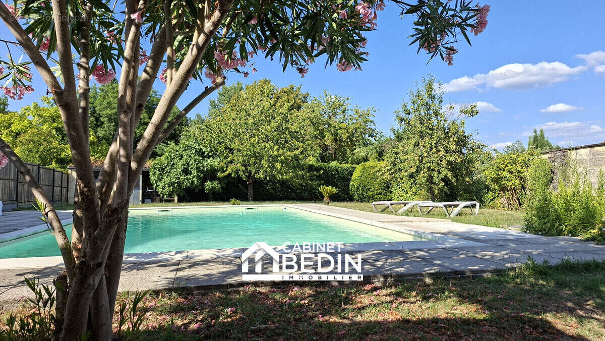 Maison 205 m² à Arveyres  - photo 2
