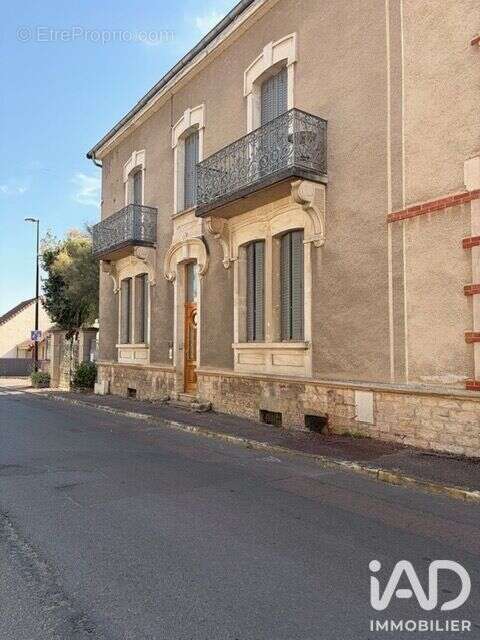 Maison 268 m² à Saint-Gengoux-Le-National  - photo 2