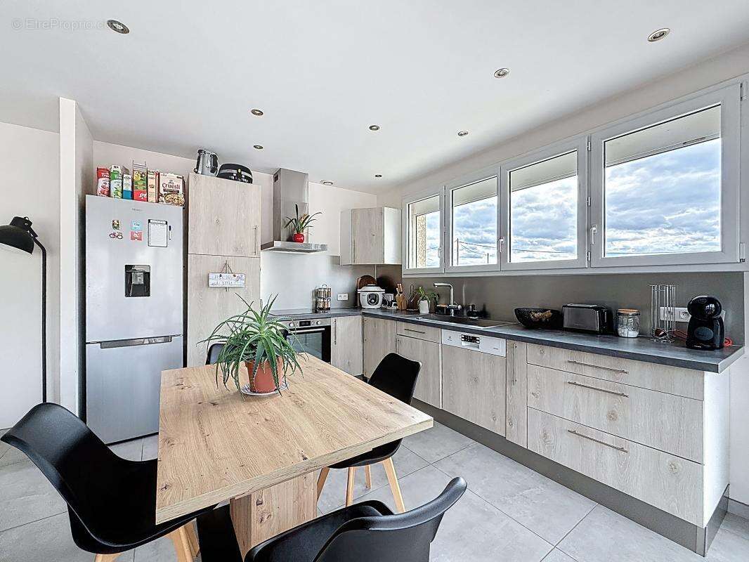 Appartement à REVENTIN-VAUGRIS