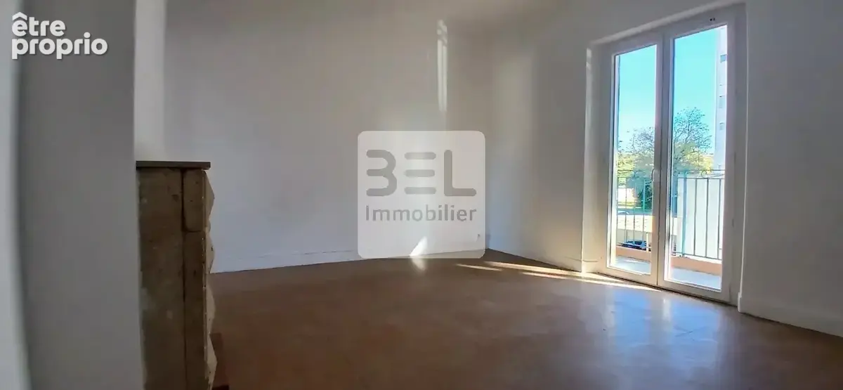 Appartement à BAGNOLS-SUR-CEZE