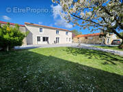 Maison à SAINTE-GEMME-LA-PLAINE