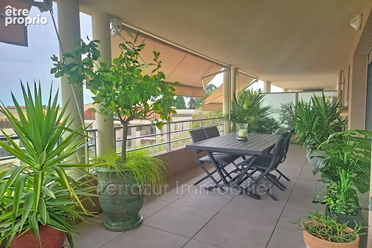 Appartement à VALLAURIS