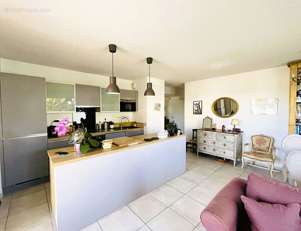 MAUGUIO 4 pièces 3 chambres 2 S.de bain, Terrasse en L 37 m2, parking + garage fermé - photo 8