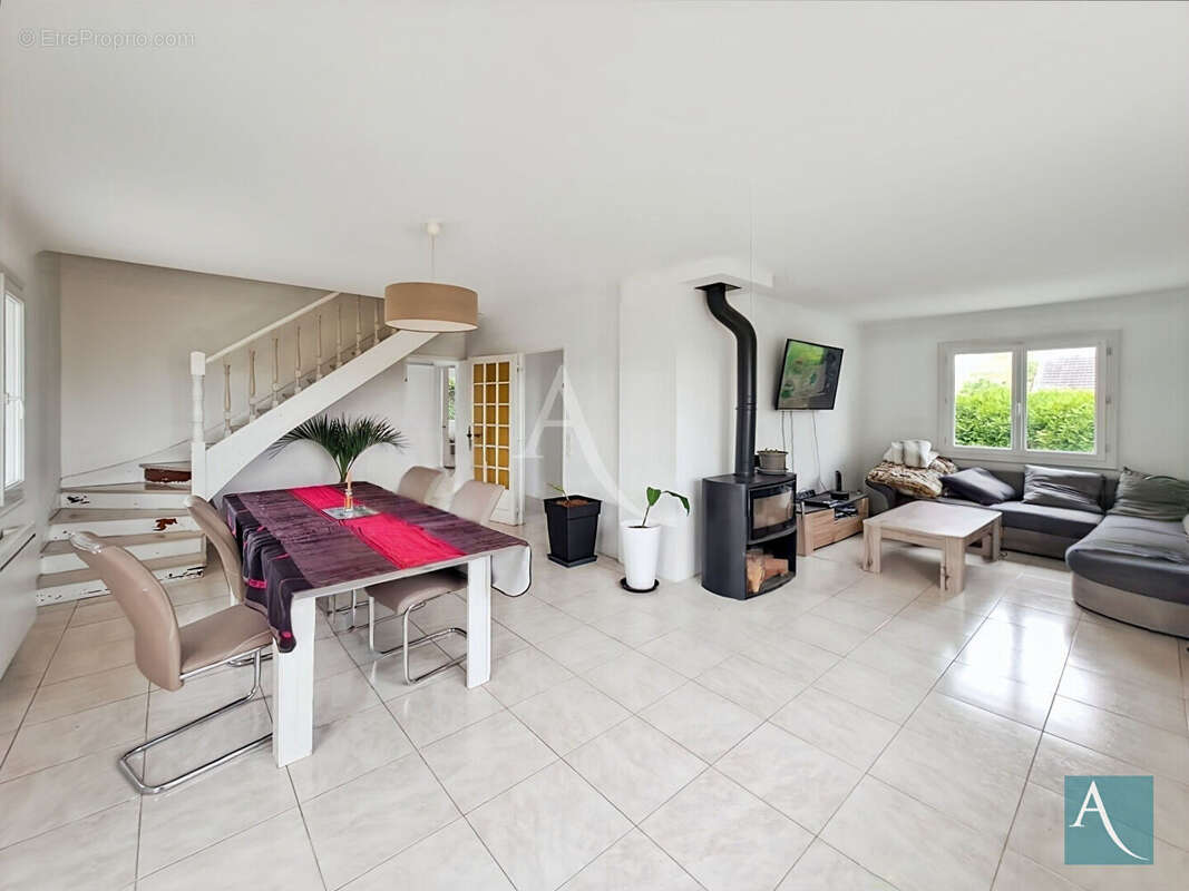 Maison à AUTRUY-SUR-JUINE