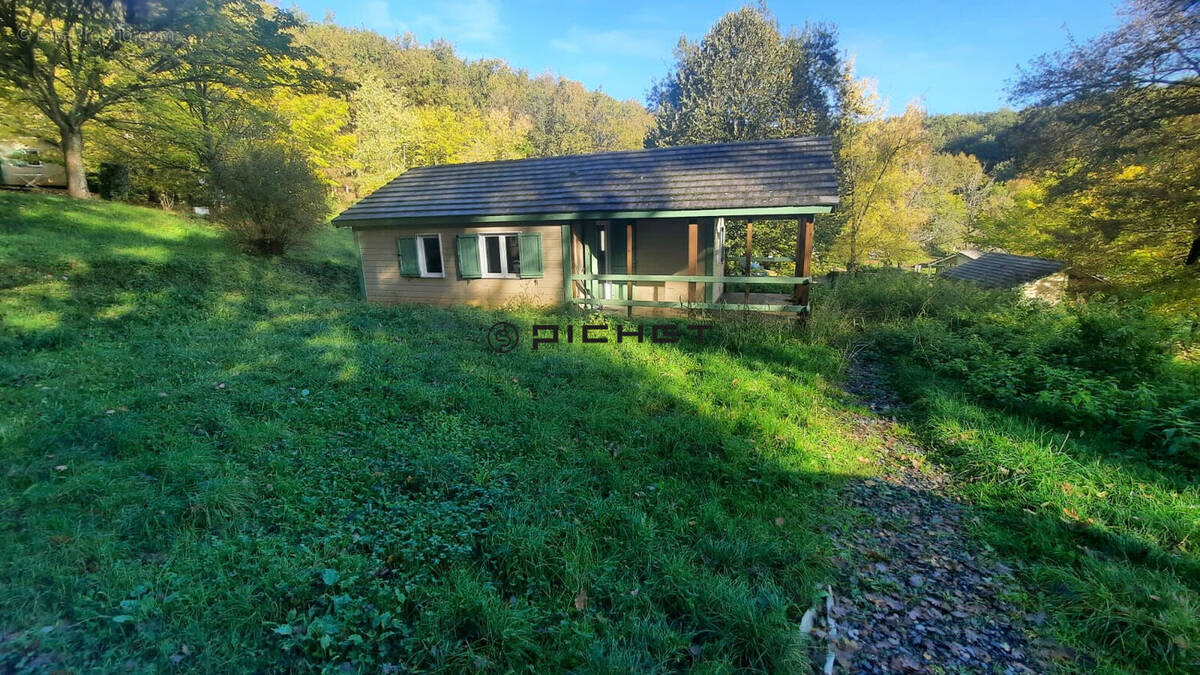 Maison à LISSAC-SUR-COUZE