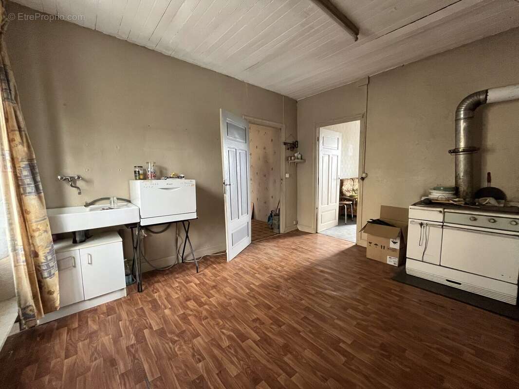 Maison 110 m² à Apchon  - photo 9