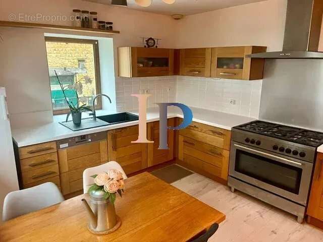 Maison à SAINT-CHRISTOPHE-EN-BRIONNAIS