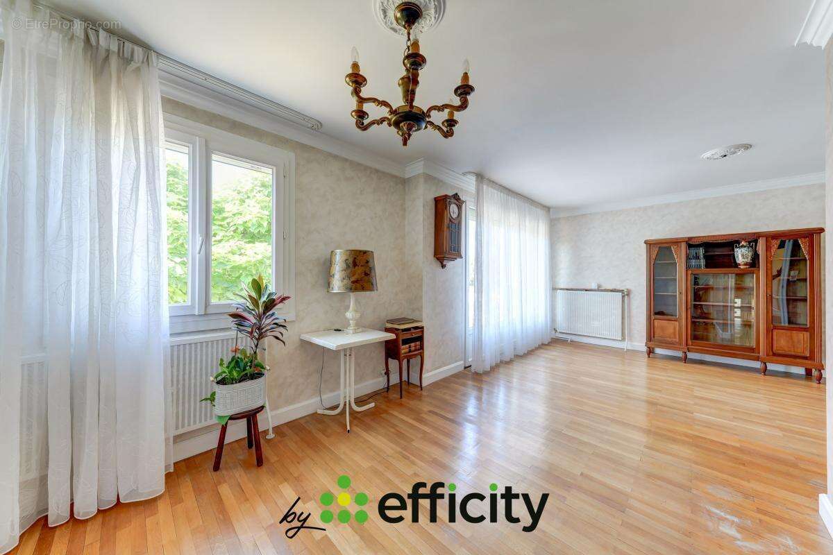 Maison 105 m² à Saint-Priest  - photo 8