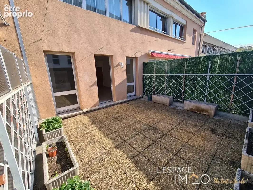 Exclusivité  T1  lumineux avec grande terrasse ! - photo 5