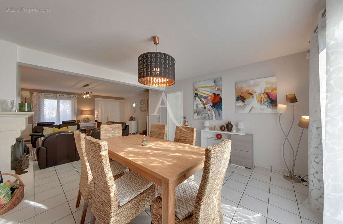 Maison à CHEVRY-COSSIGNY