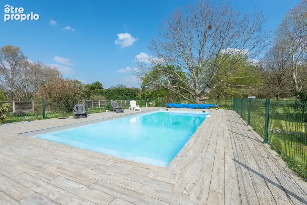 Maison en pierre de 330 m2 - dependances sur 3262 m2 - photo 3