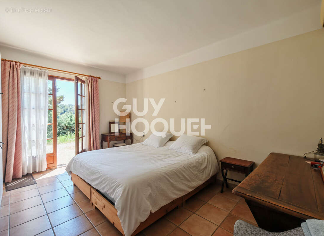 Maison BEAUMES-DE-VENISE - 200 m² habitables - R+1 - Piscine, Garage, Terrasse, Atelier - photo 10