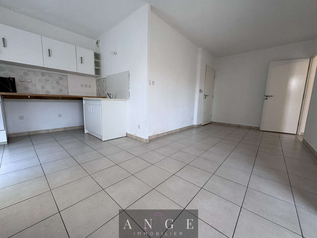 Cuers - residence standing- appartement t2 au calme + 2 parkings - photo 5