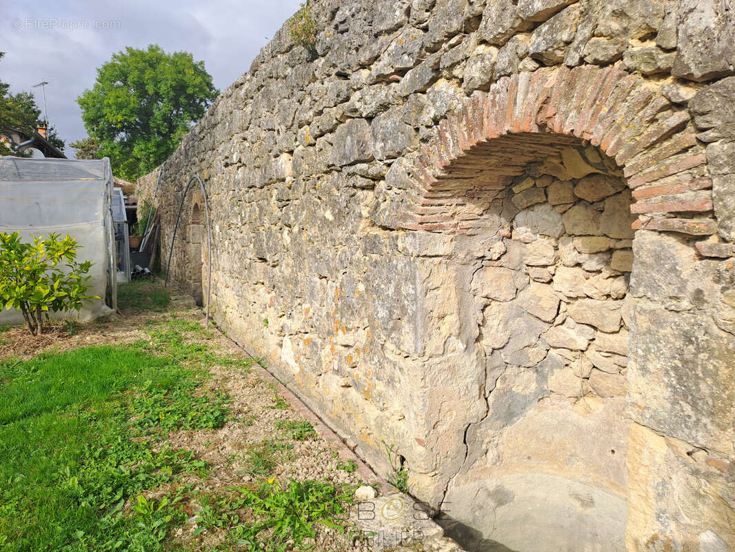 Maison familiale en pierre avec vue panoramique, verger et dépendances. - photo 48