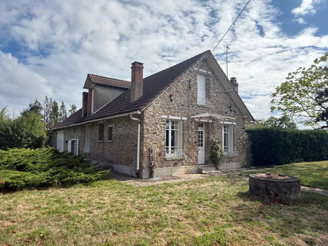 Maison à MAILHAC-SUR-BENAIZE