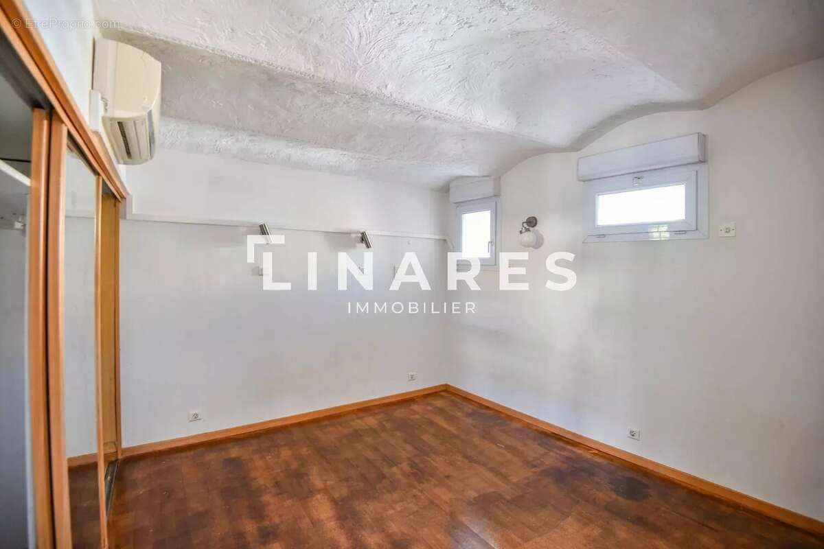 Appartement à MARSEILLE-4E