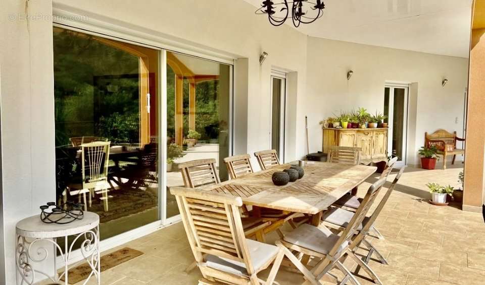 Maison à VILLELONGUE-DELS-MONTS