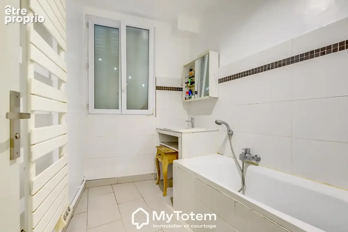 BAS MONTREUIL   À quelques minutes du métro   Appartement 3 pièces avec espace aménagé en sous-sol   86 m2 au - photo 12
