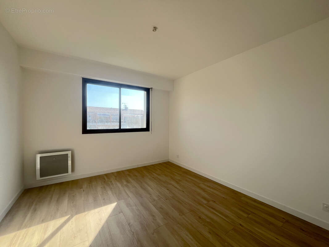 Appartement à SAINT-LAURENT-DU-VAR