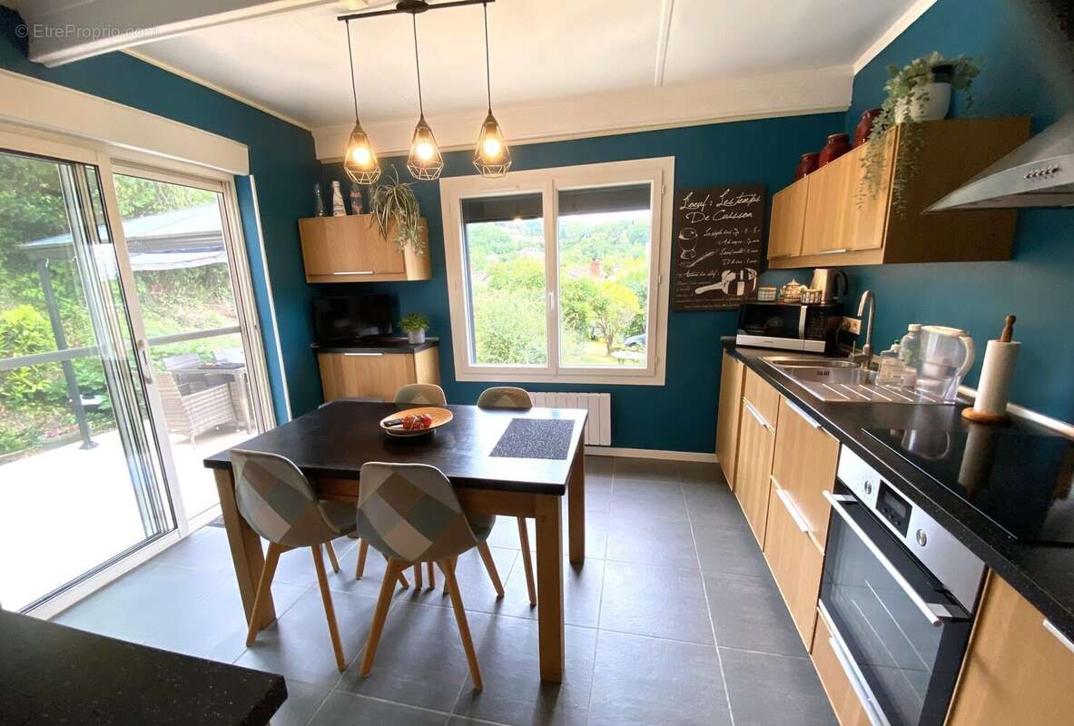 Maison à BEYNAC-ET-CAZENAC