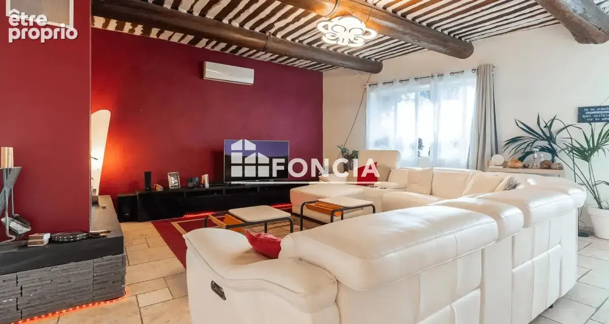 DERNIÈRE BAISSE DE PRIX ! Grande propriété provençale repartie en 3 parties, piscine, terrain de 2300m2 et source de revenus - photo 3