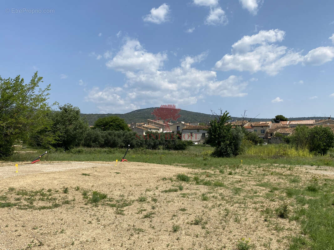 Terrain à MONTPEYROUX