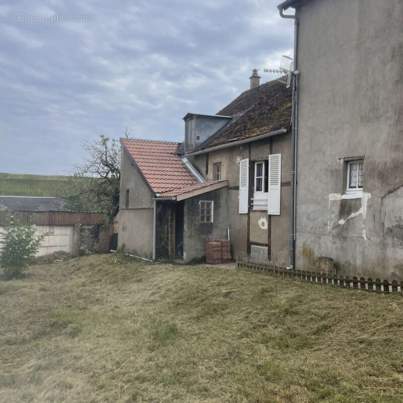 Sury-en-Vaux, située proche des commerces dans un - photo 3