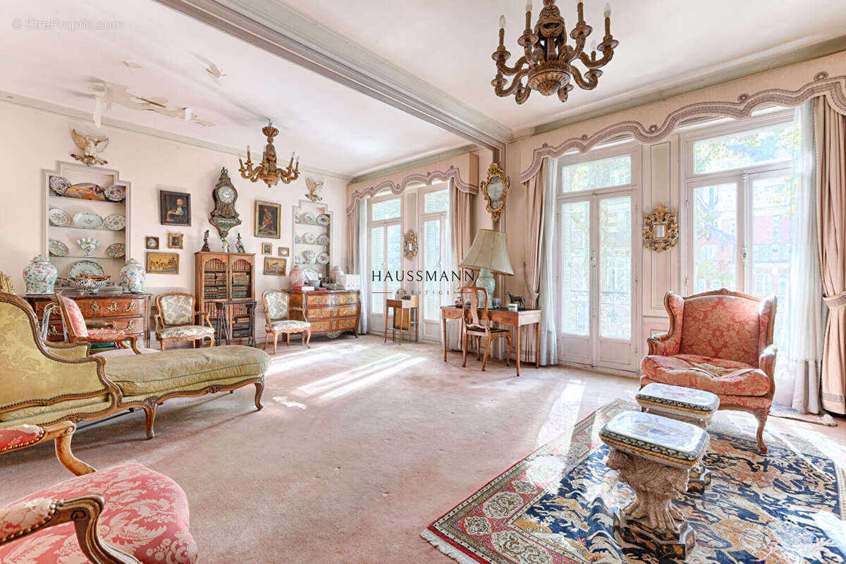 Appartement à PARIS-7E