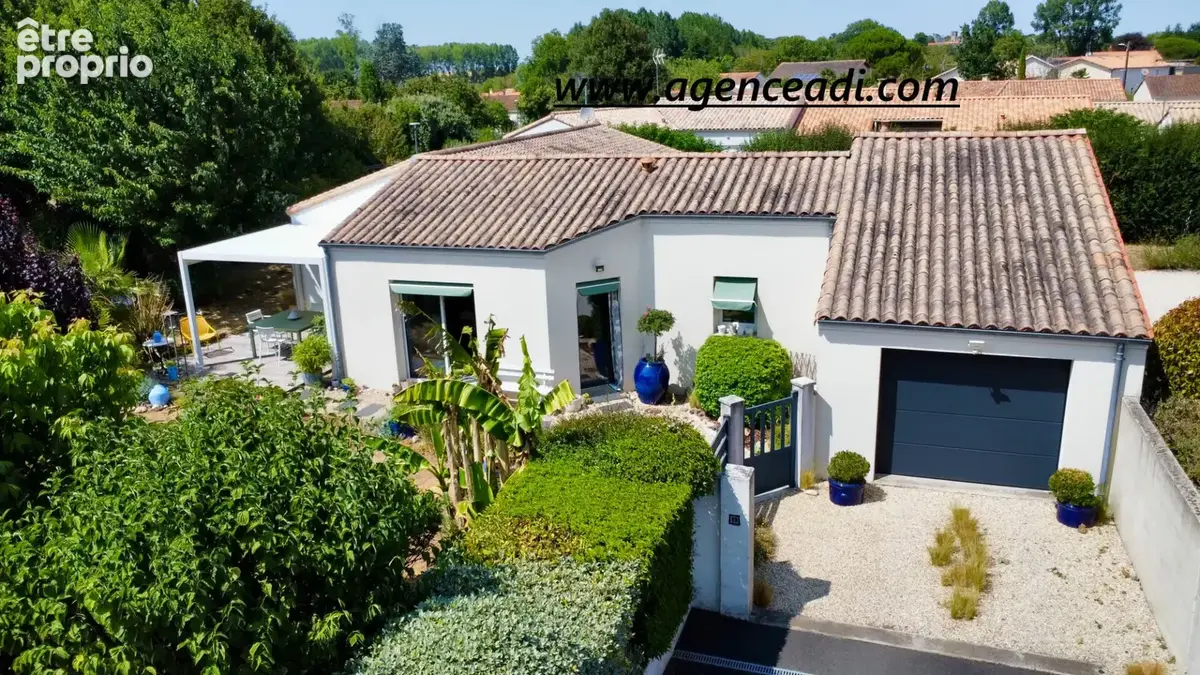 Photo Maison à La Creche au prix de 291 000€