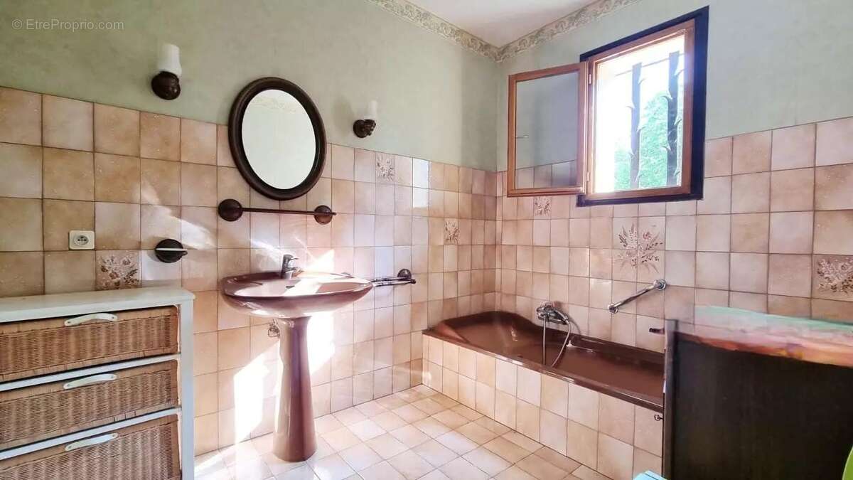 Maison à MILHAC-D'AUBEROCHE