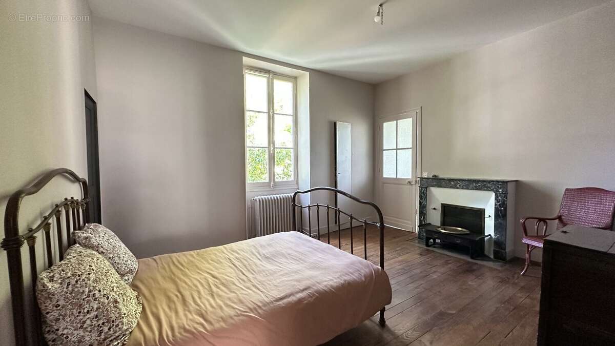 Maison de caractere de type t8 de 290 m2 sur une parcelle de 820 m2 - photo 10