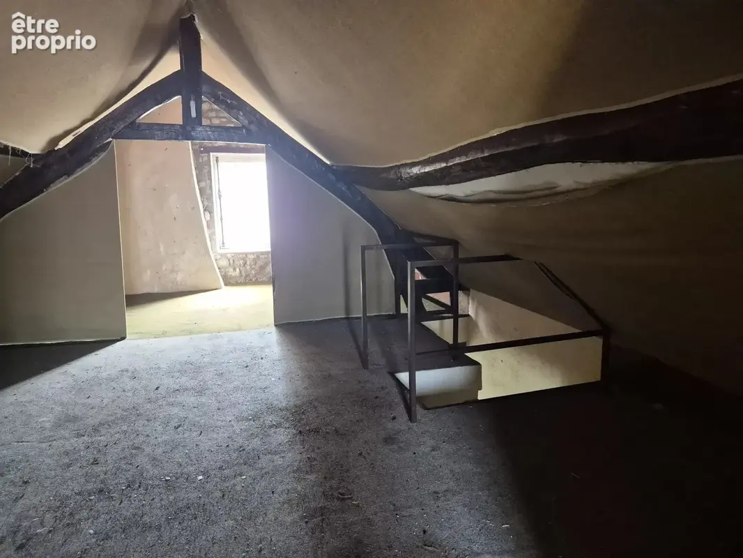 Maison à rénover avec terrain. - photo 8