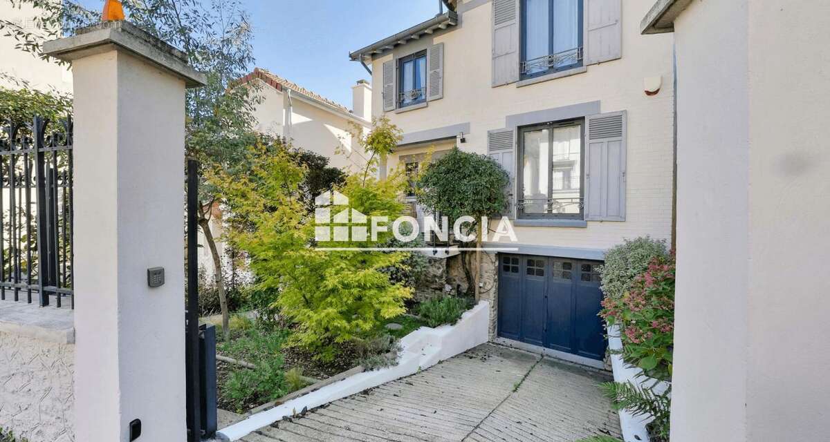 Maison à LE PLESSIS-ROBINSON