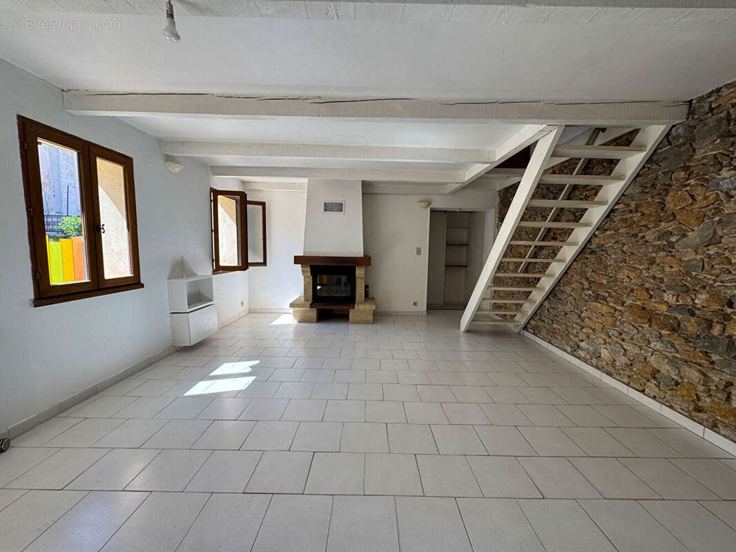 Maison à SAINT-CYR-SUR-MER