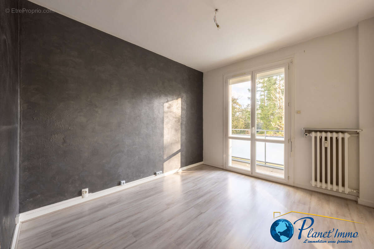 Appartement à SAINT-PRIEST-EN-JAREZ